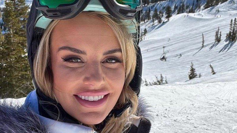 Whitney Rose takes selfie on ski slope