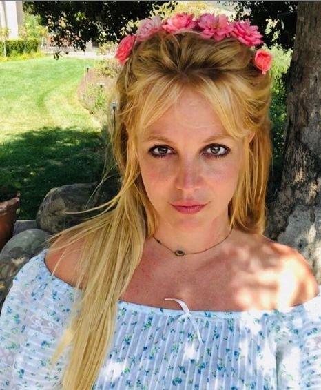 Britney Spears Goes Code Red In Plunging Nightie