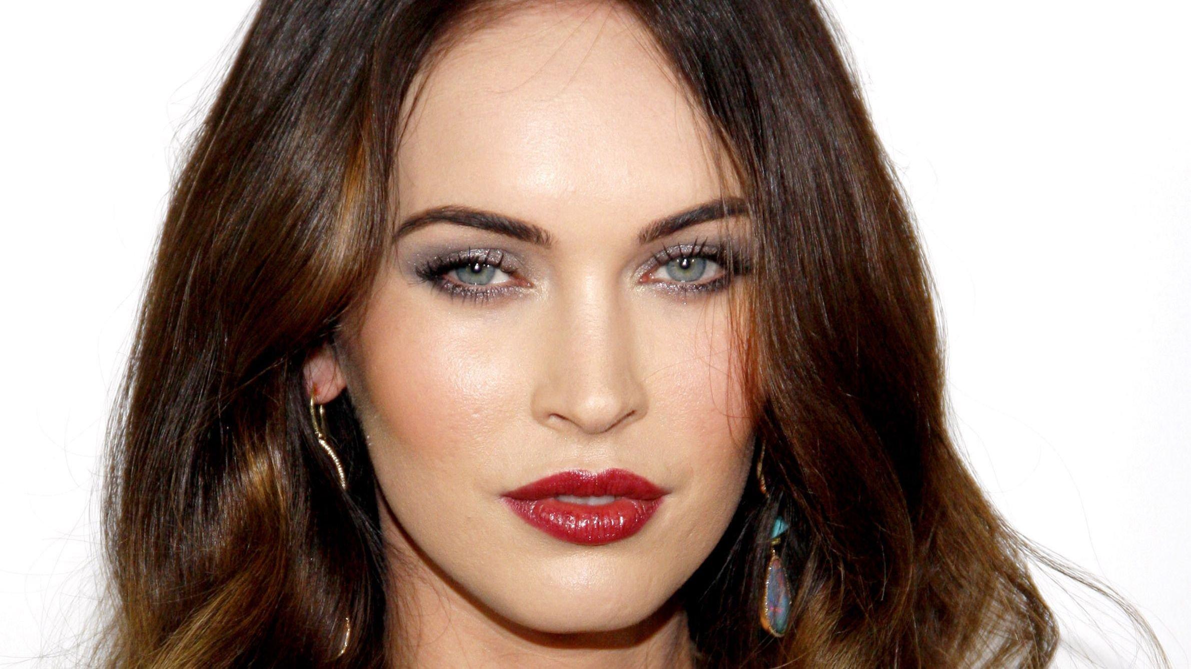 Close-up picture of Megan Fox