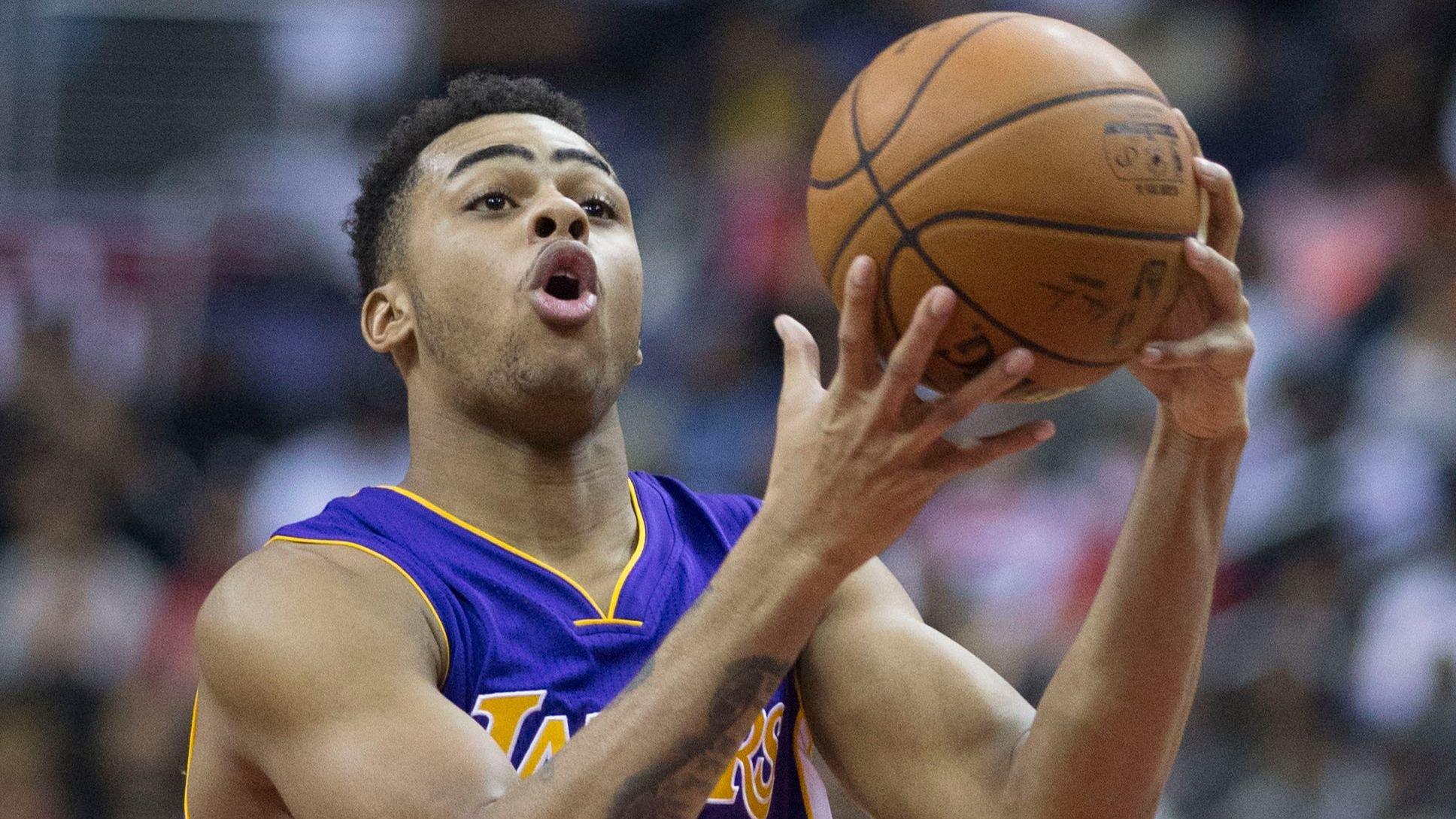 D'Angelo Russell lays up the ball