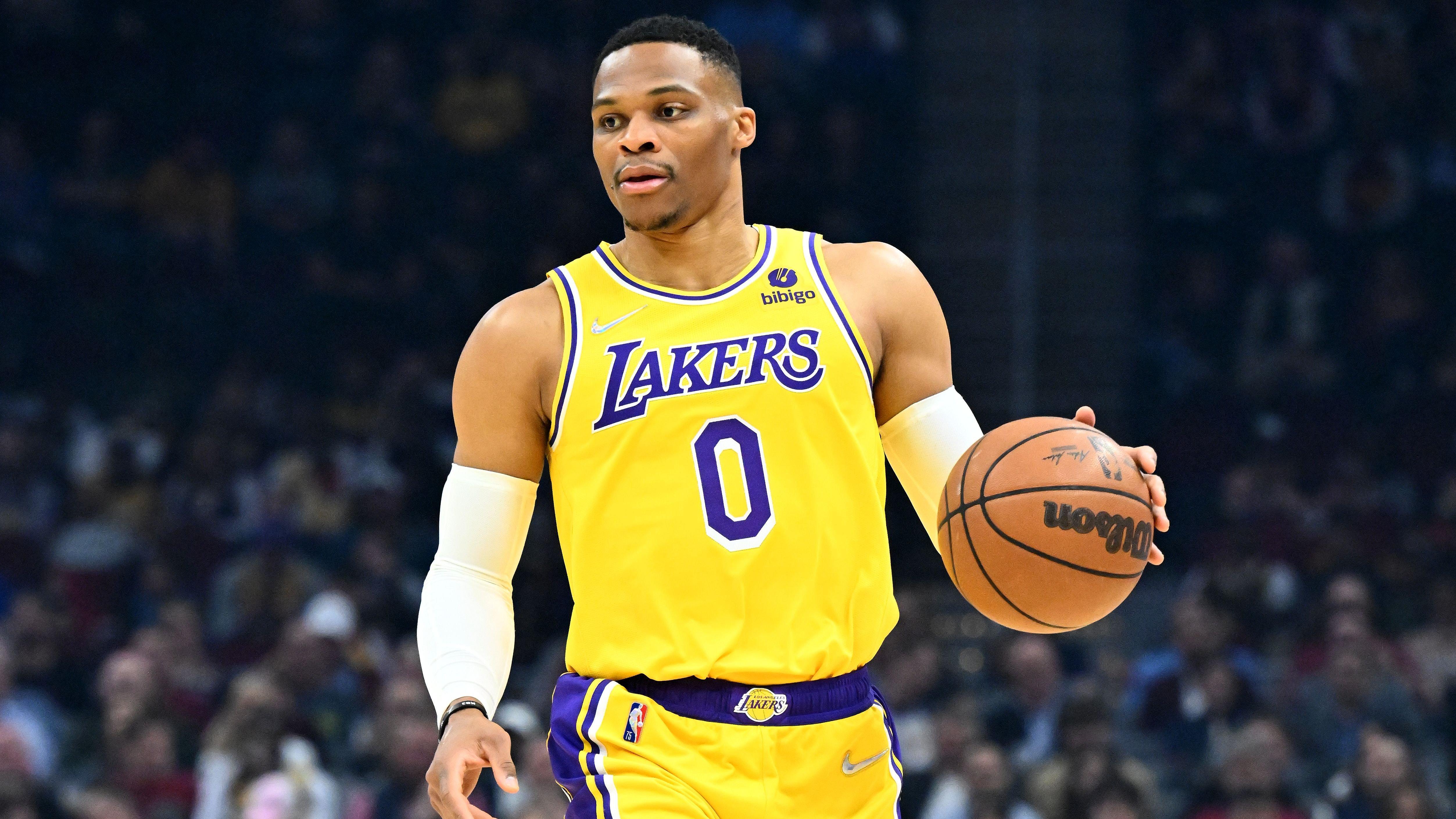 Russell Westbrook running the Lakers' offense