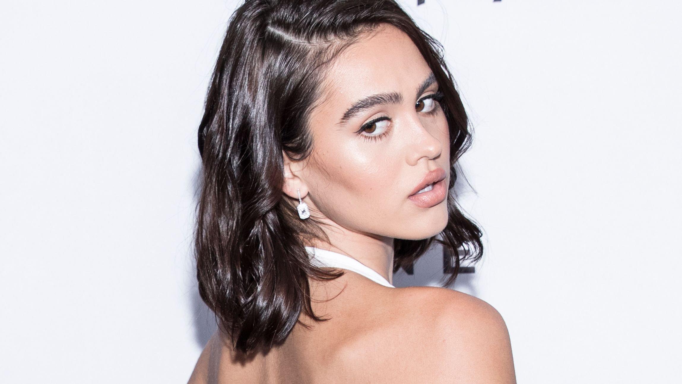 Amelia Gray Hamlin Impresses In Plunging Latex Minidress