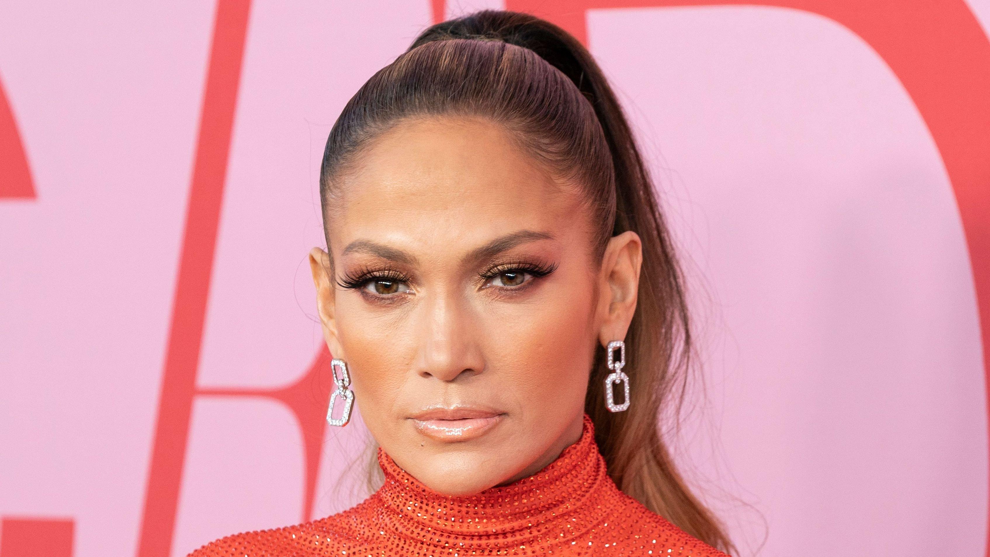 Closeup of Jennifer Lopez wearing sleek ponytail