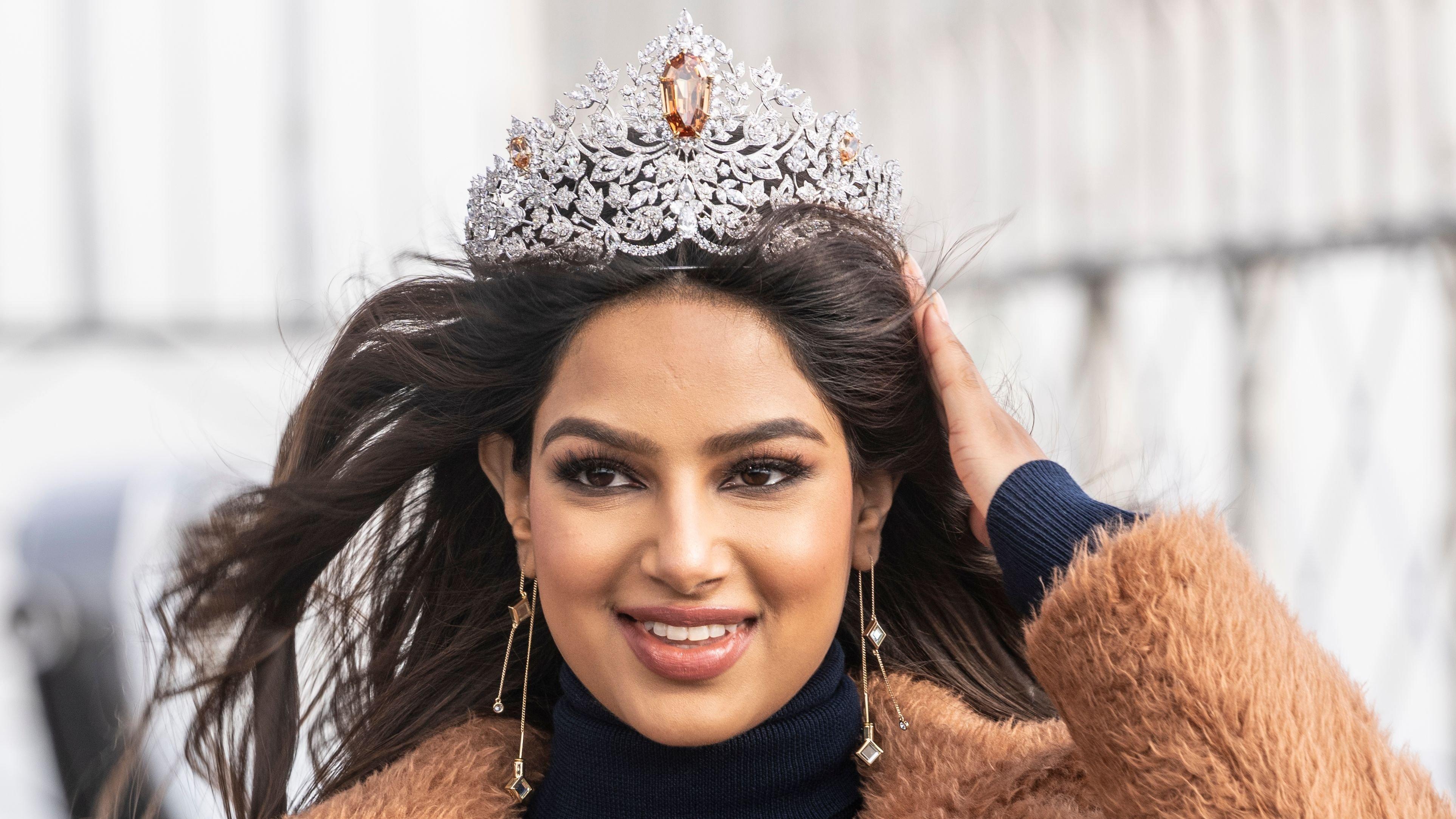 Its About The Neck Hands And Hips Says Miss Universe Harnaaz Sandhu As She Teaches Trevor