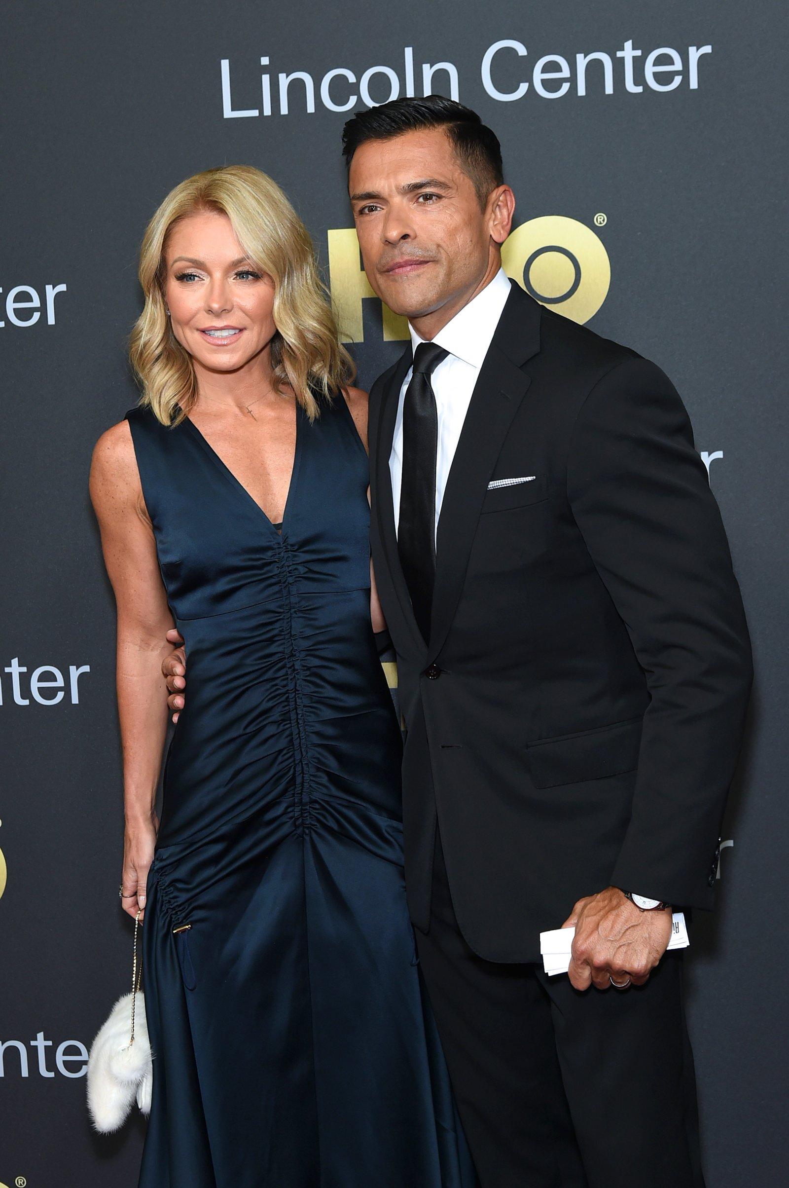 Kelly Ripa Unimpressed Filming Husband's 'Side Of The Bed'