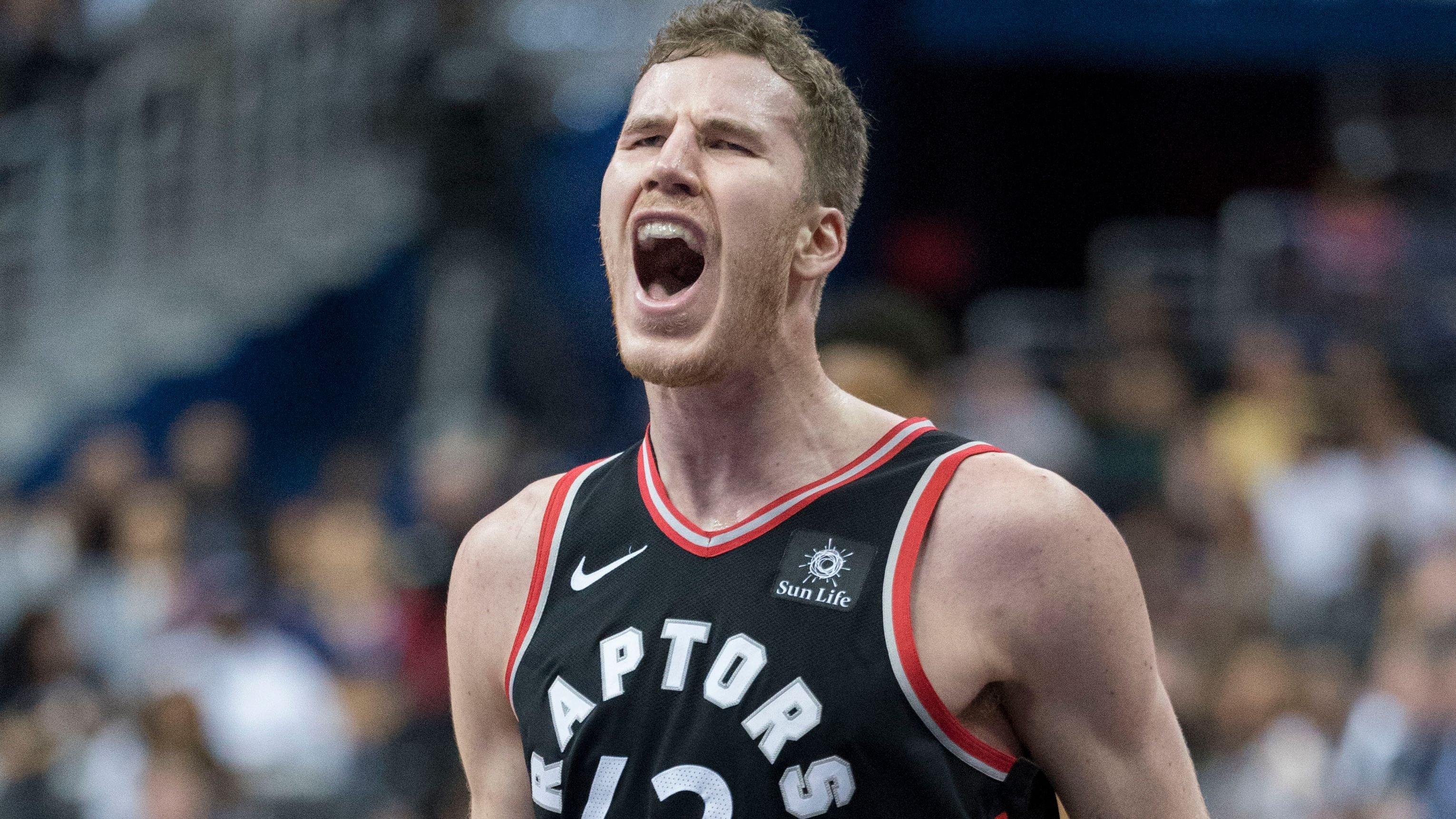 Jakob Poeltl screams after an and-1