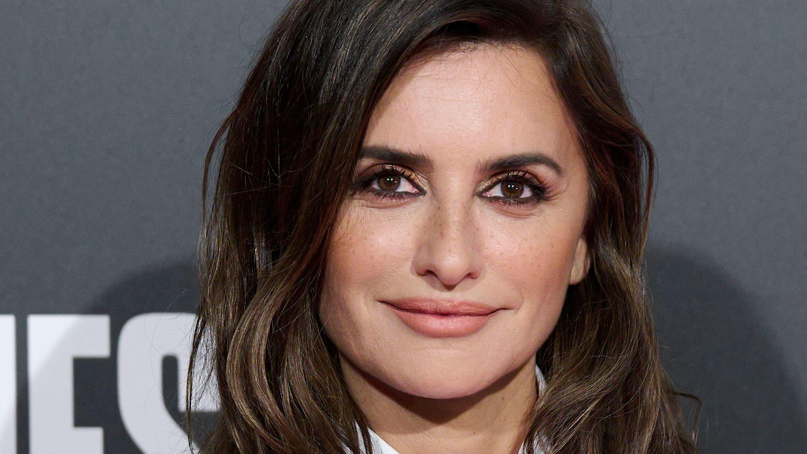 Penelope Cruz rocks wavy locks with a side-sweep at an event.